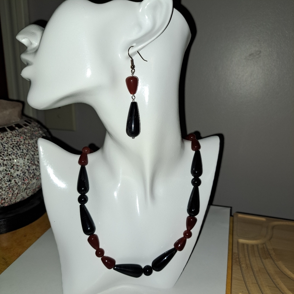 Dramatic Black And Red Agate Gemstone Beaded Neck… - image 2